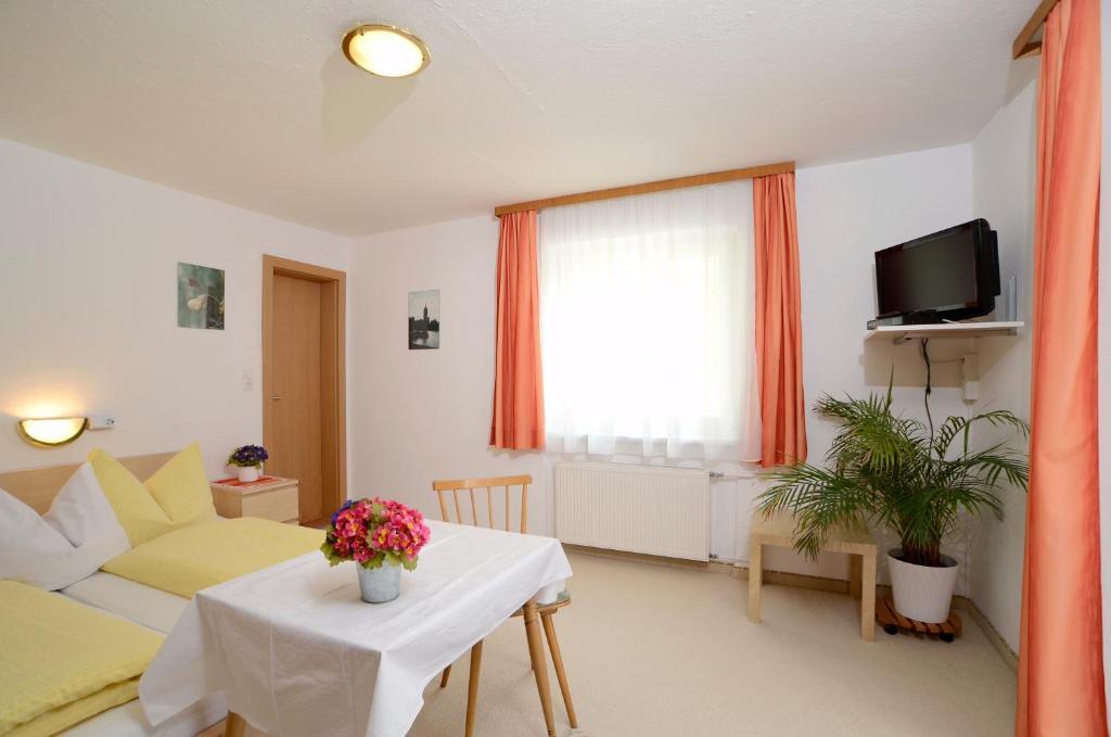 Haus Gamsblick Ξενοδοχείο Umhausen Δωμάτιο φωτογραφία